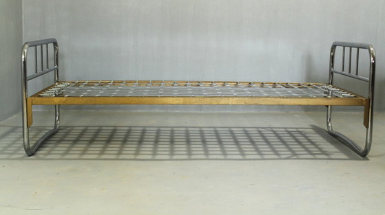 Bauhaus-Bett – Einzelbetten, Cast Iron (photo 4 of 8)