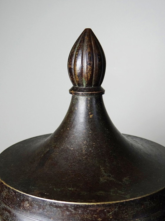 Image 1 of Casseruola con coperchio in stile Impero, in metallo patinato effetto bronzo, India, anni '60-'80