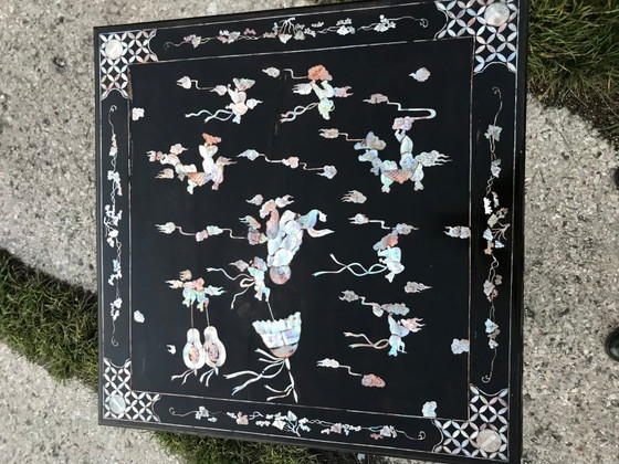 Chinese bijzettafel in zwart gelakt hout, jaren 50 (photo 12 of 13)