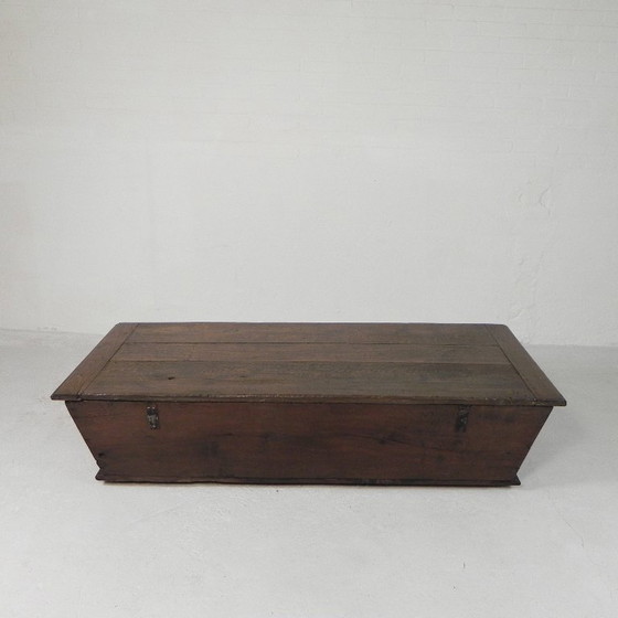 Image 1 of Alte Eichentruhe, Trog, Deckentruhe aus dem 19. Jahrhundert