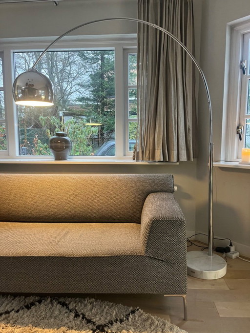Lampe arc chromée avec base en marbre, signée KARE design