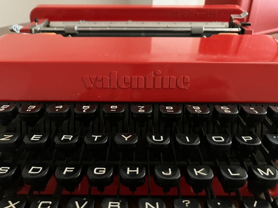 Olivetti Valentine Typewriter – Decorative Objects, Metal, Plastic (photo 8 of 11)