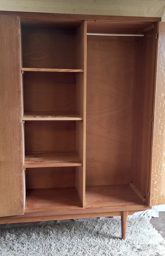 Image 1 of Kleiderschrank aus Massivholz und Eichenfurnier – Mitte des 20. Jahrhunderts