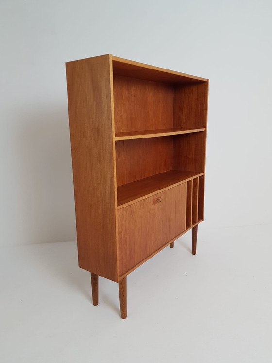 Vintage Danish wall cabinet | LP cabinet teak flap – Wood (photo 12 of 14)