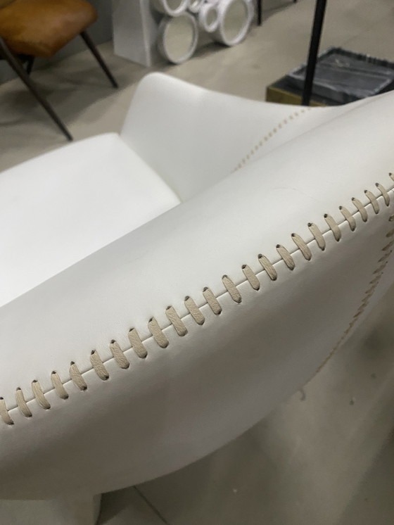 Image 1 of Lounge aus weißem, mattem Leder.