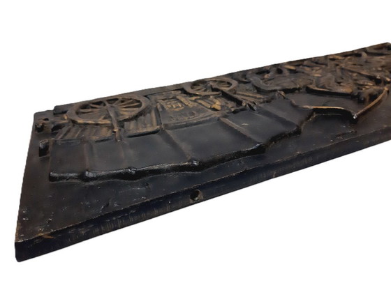 Image 1 of Antigua placa de pared de hierro fundido de gran tamaño: un carro con caballos, bajorrelieve