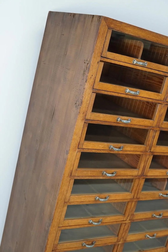 Image 1 of Großer, antiker deutscher Kurzwarenladenschrank aus Eiche, 1940er Jahre