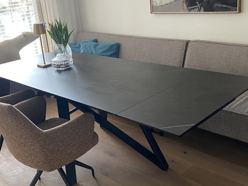 Belle table de salle à manger extensible avec plateau en céramique et piètement en acier, 180-220-260 cm