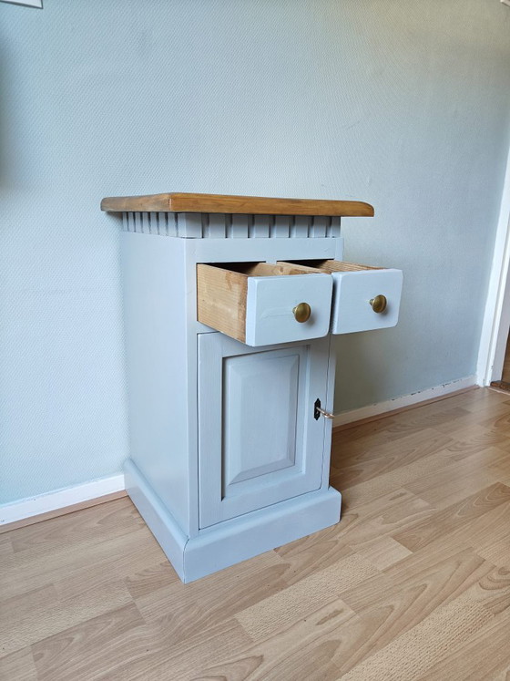 Meuble vintage gris béton – Table de chevet / Meuble d'appoint – Tables de nuit, Wood (photo 4 of 6)
