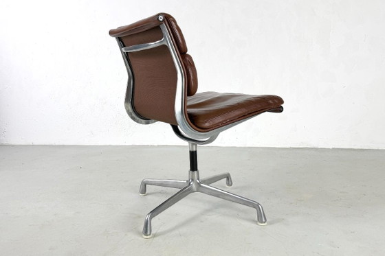 Softpad EA 205 di Charles e Ray Eames per Herman Miller - Anni '70 – Sedie da ufficio, Pelle (photo 10 of 11)
