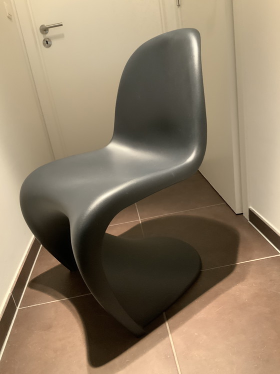 Image 1 of Vitra Pantone stoel