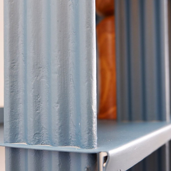 Image 1 of Estantería Strafor de metal pintado, siglo XX