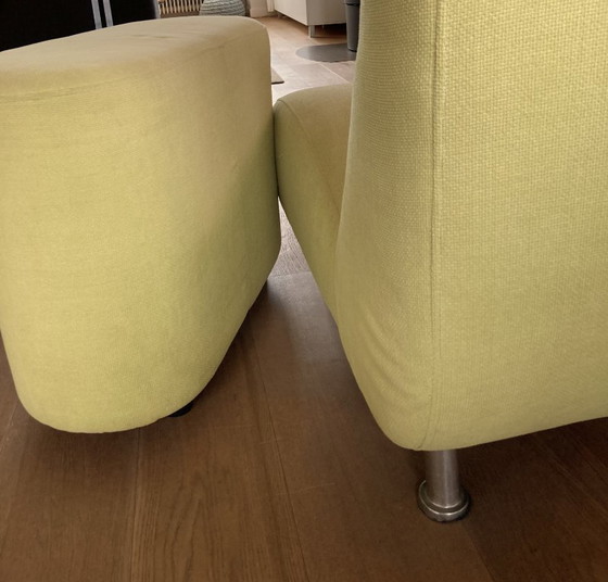 Image 1 of Poltrona color verde pistacchio con bracciolo removibile