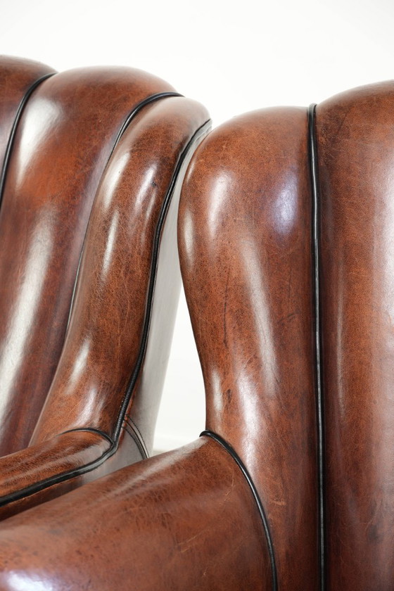 2 fauteuils en peau de mouton au design unique, avec passepoil noir et couleurs profondes. – Leather (photo 11 of 20)