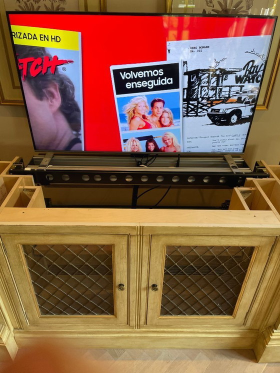 Image 1 of Clive Christian tv dressoir incl tv