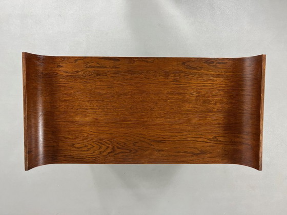 Image 1 of Tavolino laterale in compensato dal design modernista olandese degli anni '50.