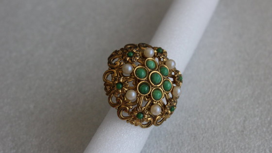 Image 1 of Vintage round brooch, Ø 3.5 cm, gold-colored with white and green pearls