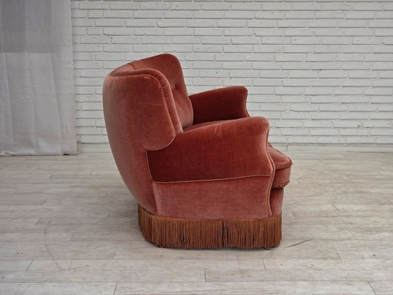 Image 1 of Deense driezitsbank uit de jaren 70, gebogen model, roze meubelvelours.