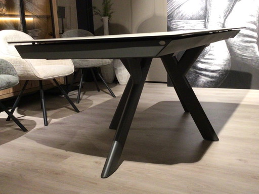 Vegas extendable table