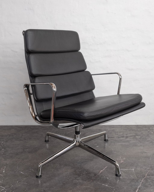 Vitra Ray & Charles Eames Soft Pad Aluminium Group EA216