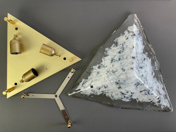 Image 1 of Decken-/Wandleuchte aus Muranoglas mit weißen Glasfolien aus den 1980er Jahren. Eine von drei verfügbaren.