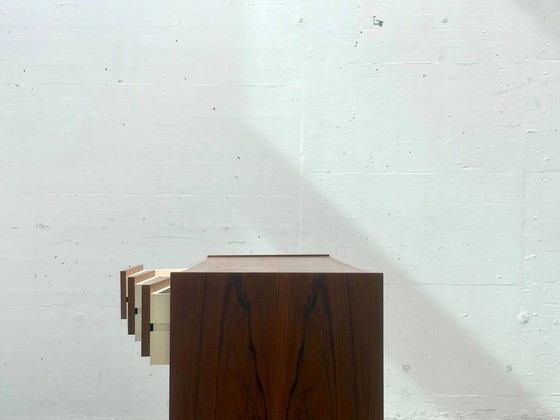 Cómoda larga danesa de teca de mediados de siglo, década de 1960. – Wood (photo 5 of 11)
