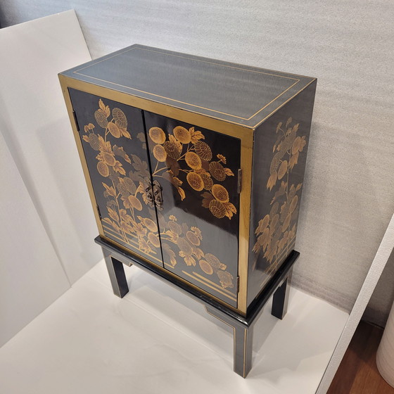 Image 1 of Cabinet “Crisantemos”, Laca Urushi-E, Periodo Showa, S. Xx - Japón