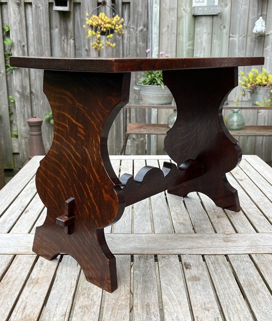 Image 1 of Table d'appoint de l'école d'Amsterdam | Chêne massif | 1920-1940 | Unique Craftsmanship