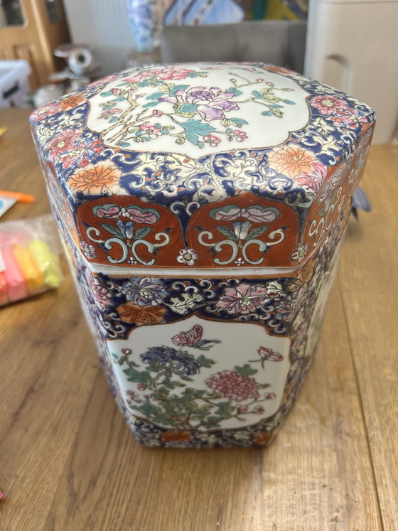 Image 1 of Beautiful set of hand-painted Chinese vase and voodoo pot/tea caddy