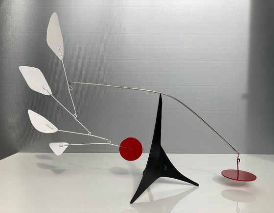 Image 1 of Black tripot, 4 leaves and a red disc