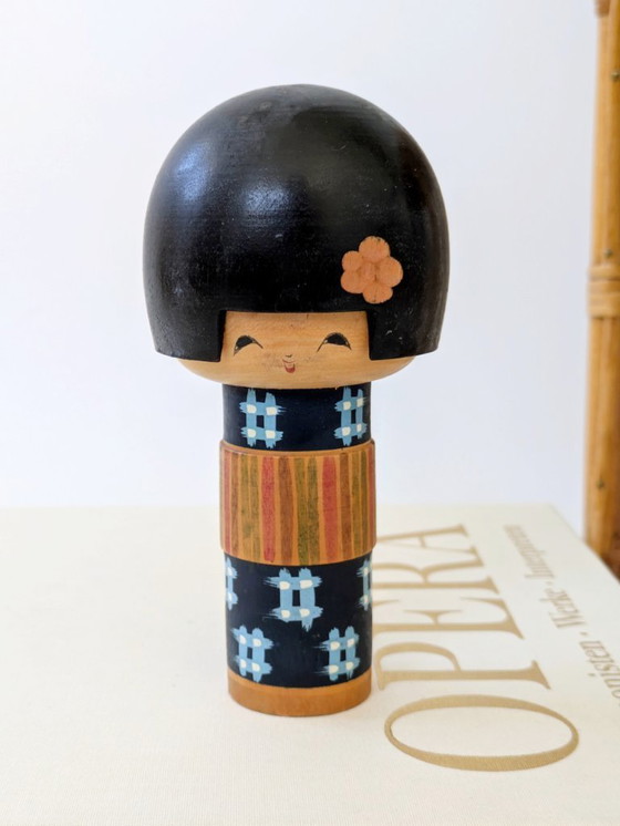 Image 1 of Poupée japonaise Kokeshi du milieu du siècle Figurine d'art populaire des années 1960