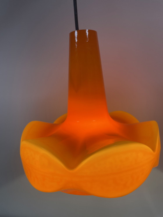 Image 1 of lampe à suspension vintage van Peill & Putzler, verre opalin oranje