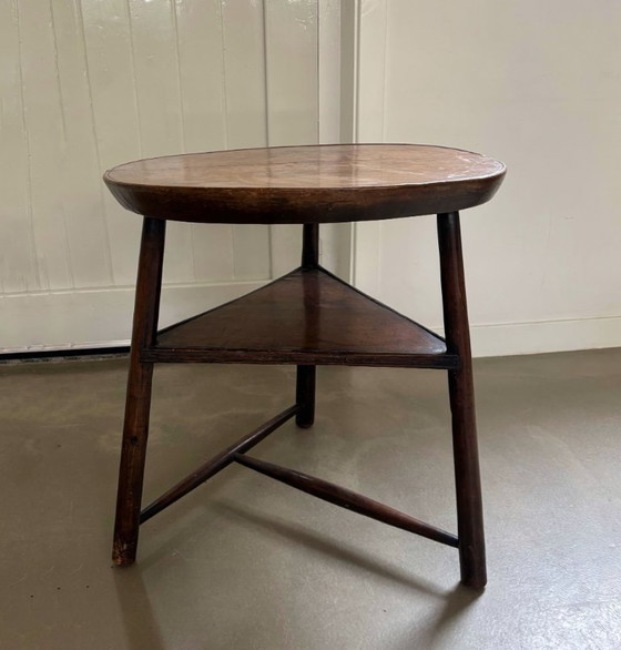 Image 1 of Antique wooden tripod table, shaped as a so-called ‘Cricked table’. Late 18th century