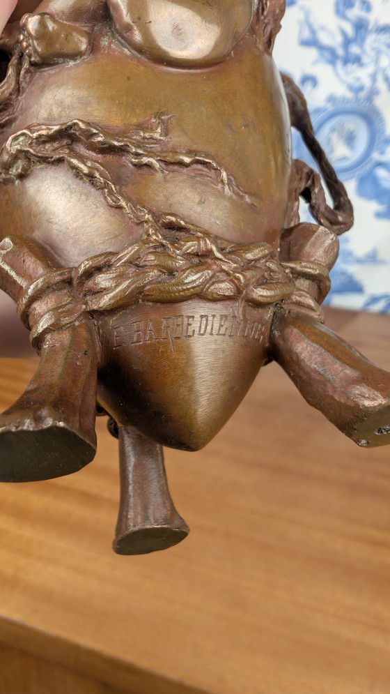 Image 1 of Piccolo vaso a treppiede firmato Barrias e Barbedienne in bronzo dorato Art Nouveau, fine XIX secolo