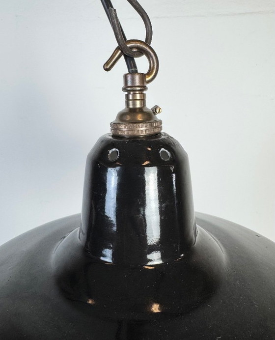Image 1 of Industriële zwarte emaille fabriekshanglamp, jaren 60