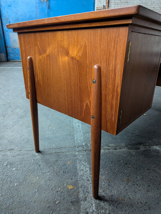 Image 1 of Scrivania indipendente vintage in teak danese con sezione bar