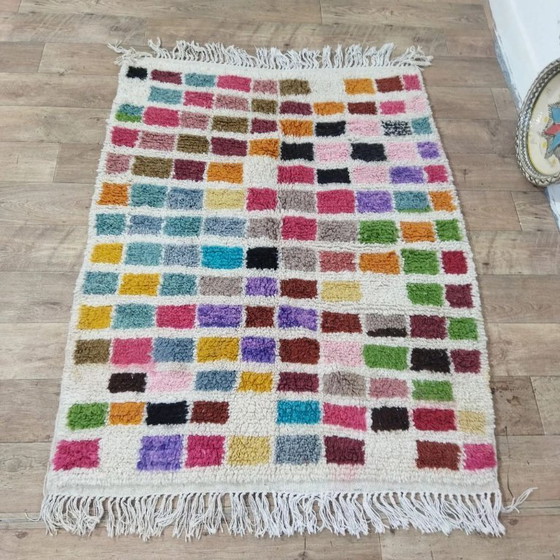 Image 1 of Azilal-Wollteppich, mehrfarbiges Mosaik – Patchwork, handgewebt (152×117 cm)