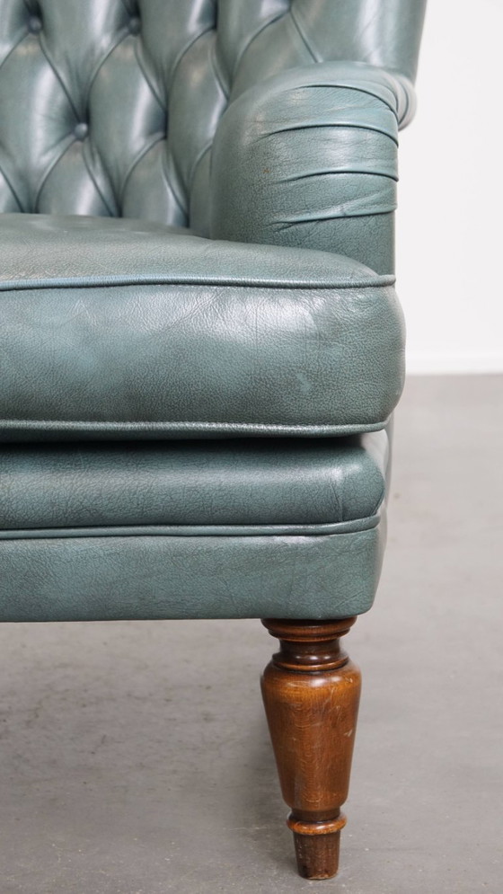 Image 1 of Blauwe chesterfield fauteuil gemaakt van rundleer in Engelse stijl met siernagels