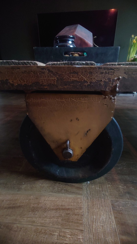 Image 1 of Tavolino industriale vintage 1885