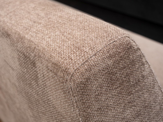 Havee Cloak Sky | 3-Sitzer-Designsofa und Hocker | Beige – 3-5 Sitzer Sofas, Textile (photo 6 of 9)