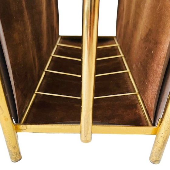 Image 1 of Vintage Hollywood Regency Krantenbak Lectuurmand Metaal Suède 1970's