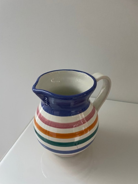Image 1 of Handgemaakte vintage schenkkan met kleurrijke strepen