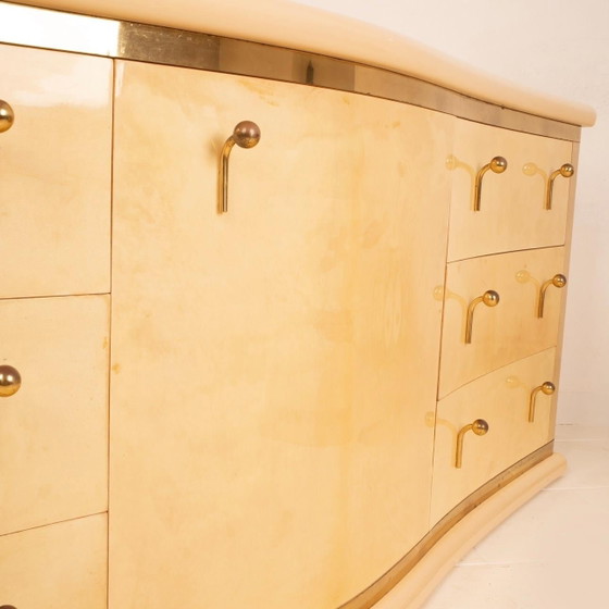 Luciano Frigerio Nettuno Credenza Curva in Pergamena per Frigerio di Desio 1970 – Cassettiere, Brass (photo 18 of 27)