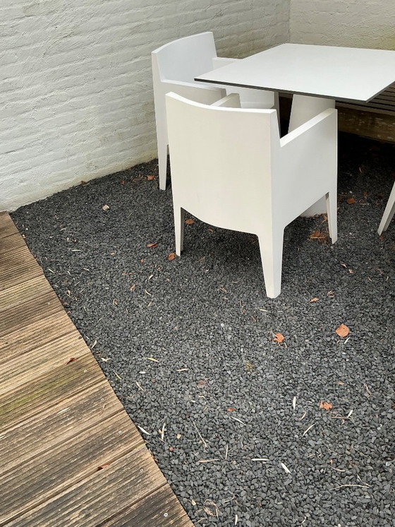 Image 1 of 4 chaises d'extérieur en amidon.