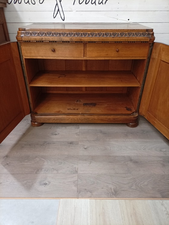 Image 1 of Armario antiguo con pedestal y cajones.