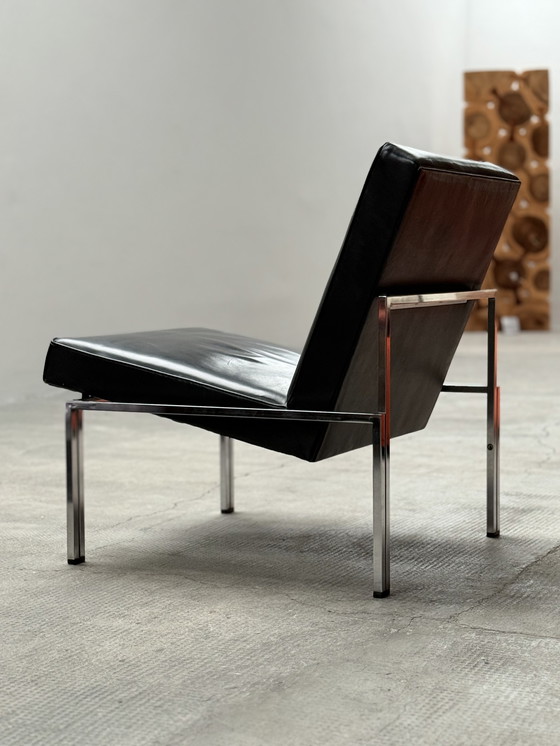 Image 1 of BAUHAUS LUCHTE STOEL ZWART STAAL 1950