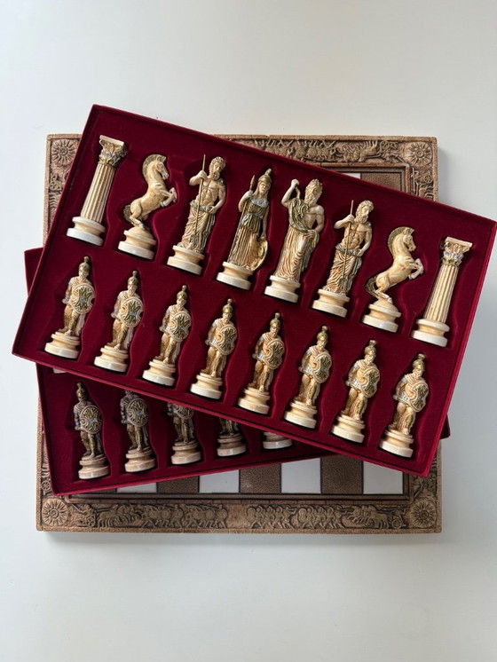 Image 1 of Jeu d'échecs en pierre naturelle, pièces grecques de haute qualité.