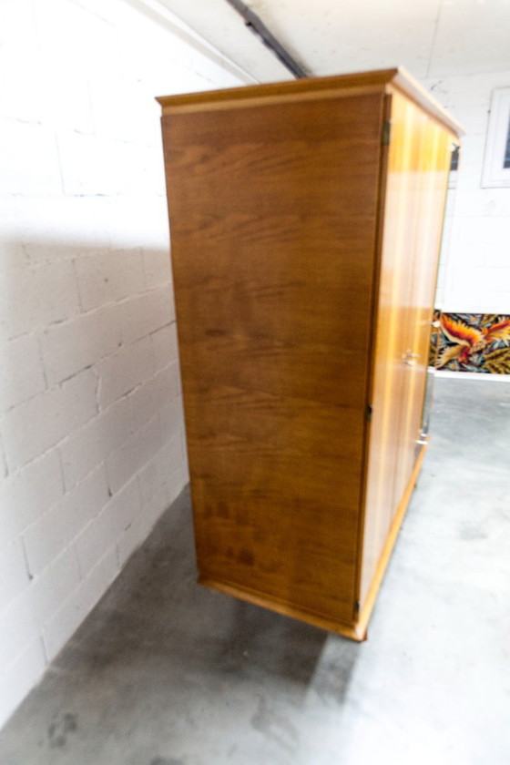 Image 1 of Französischer Kleiderschrank mit geschwungenen Beinen, 3 Türen, 1 Spiegel (27 x 130 cm) und 1 Schublade