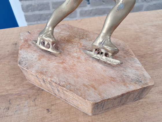 Image 1 of 2 Bronzen beelden van schaatsers 28 en 17 cm hoog