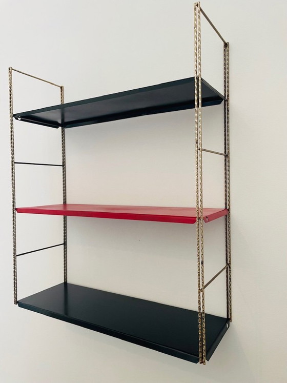 Image 1 of Estantería de pared ajustable de latón y metal, estilo moderno de mediados de siglo, década de 1960.